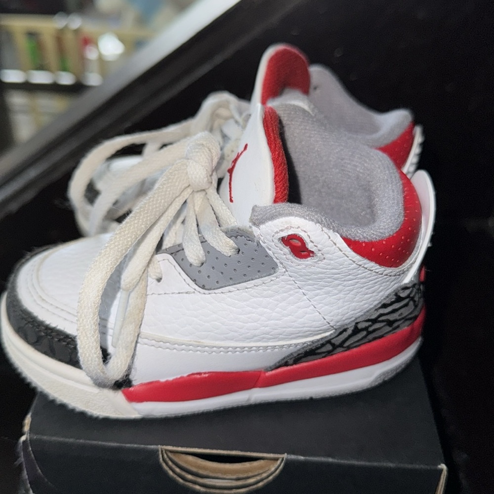 Jordan 3 - Picture 2 of 5